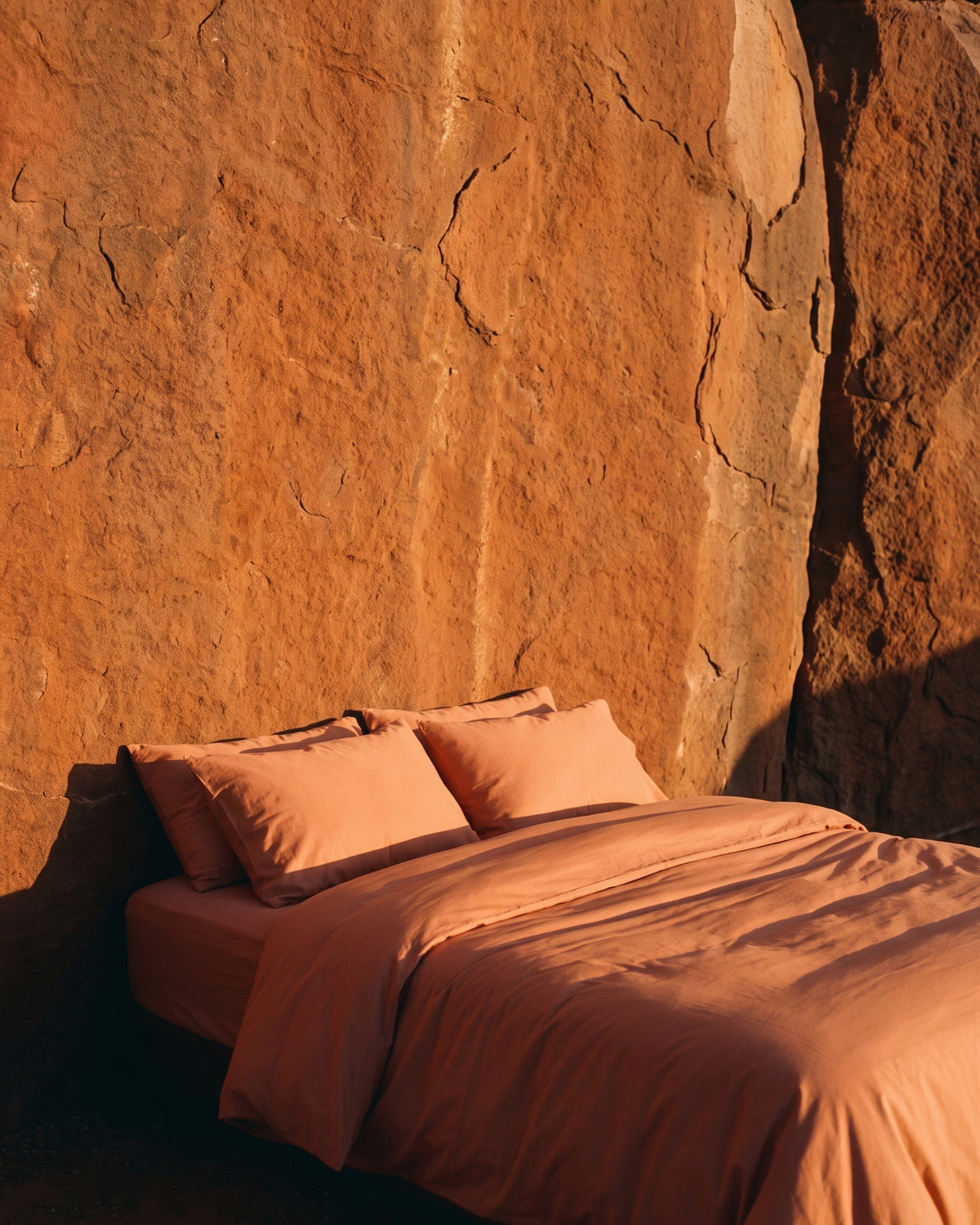 Italian Cotton Sateen Flat Sheet – Terra Bruciata Collection · Muro al tramonto