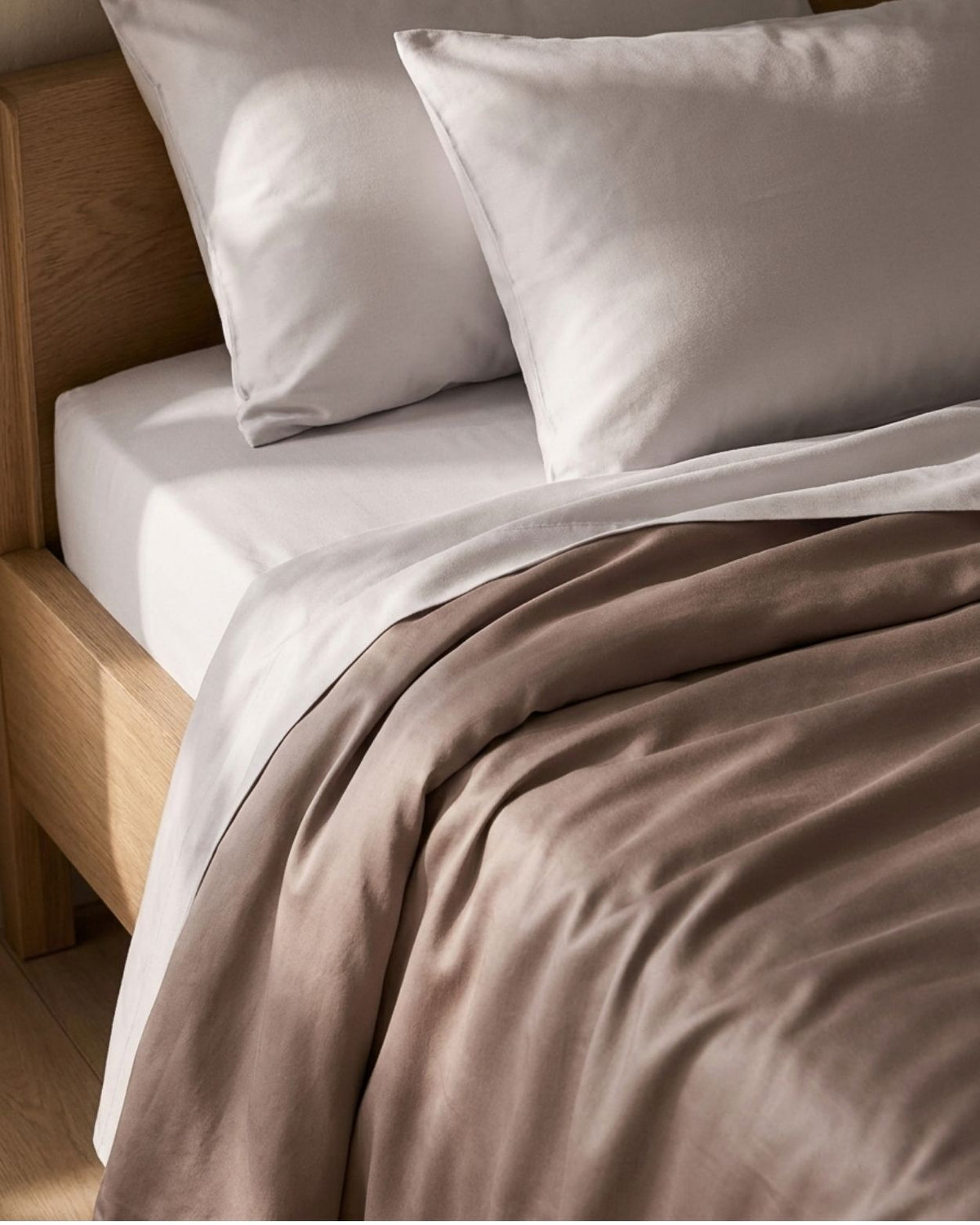 Spannbettlaken aus italienischem Mako-Satin – Kollektion Pietra e Cenere · Cenere chiara