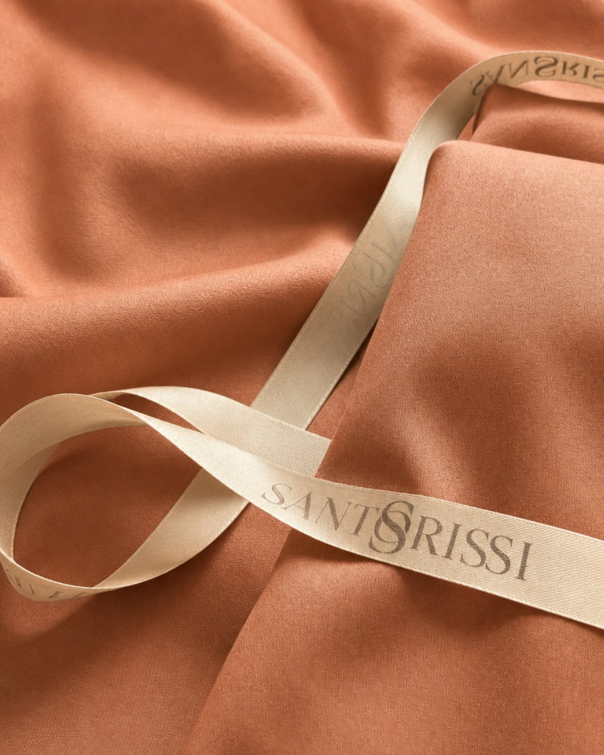 Italian Cotton Sateen Flat Sheet – Terra Bruciata Collection · Muro al tramonto