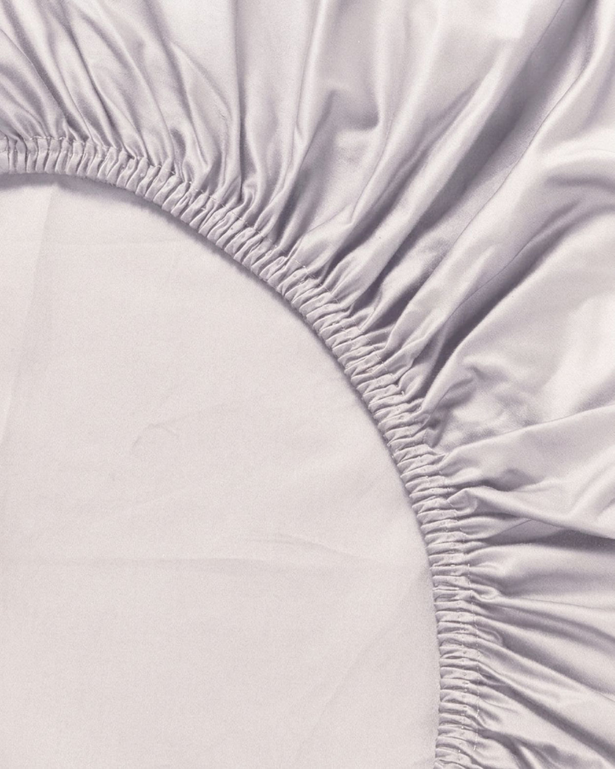 Spannbettlaken aus italienischem Mako-Satin – Kollektion Pietra e Cenere · Cenere chiara