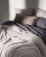 Bettbezug aus italienischem Mako-Satin – Kollektion Pietra e Cenere · Cenere chiara