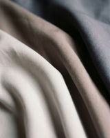 Bettbezug aus italienischem Mako-Satin – Kollektion Pietra e Cenere · Cenere chiara